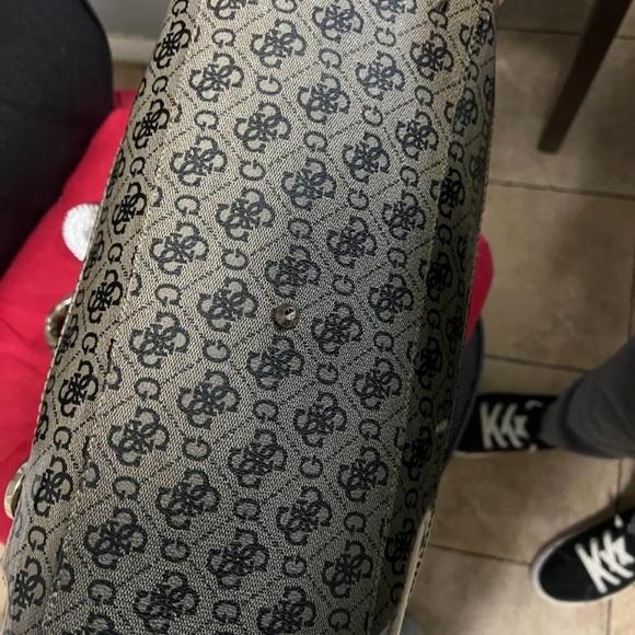 Guess handbag - Picture 3 of 3